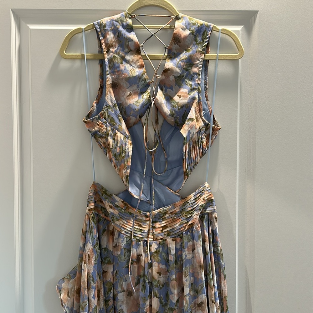 ASTR the Label Noya Floral Maxi Dress in Iris Blue Blush - Picture 8 of 12